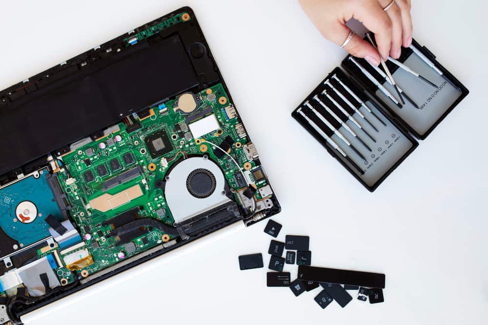 Remédier aux dommages physiques subis par le Macbook réparation MAC
